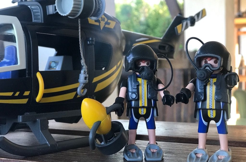 Joacă liberă cu Playmobil Swat