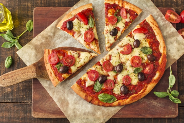 5 rețete de pizza vegetariană, sățioase și gustoase