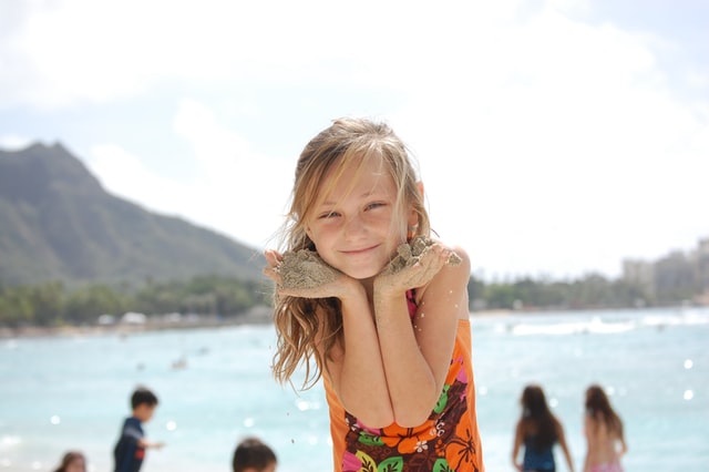 Cu copilul la plajă: 6 sfaturi utile pentru orice părinte