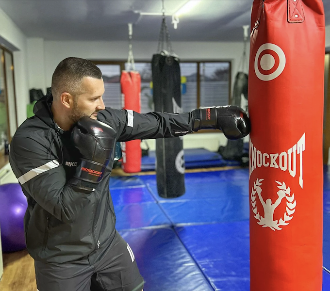 Alege mănușile inteligente de la Knockout