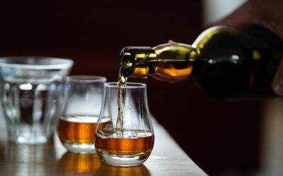 Cocktailuri cu whisky celebre, pe care le poți prepara la tine acasă