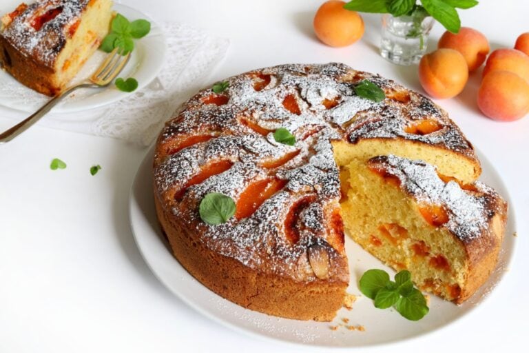 Deserturi cu fructe de sezon: rețete delicioase pentru vara aceasta