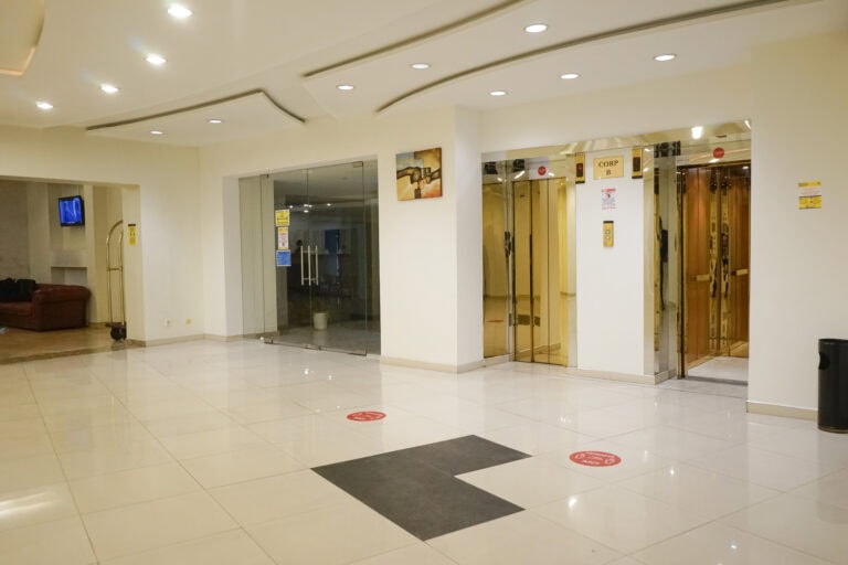Cât de accesibile sunt căminele de bătrâni pentru persoanele cu dizabilități?