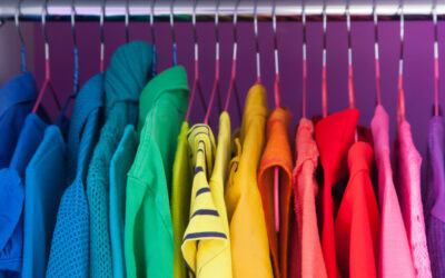 Psihologia culorilor în vestimentație: ce mesaj transmiți prin haine?