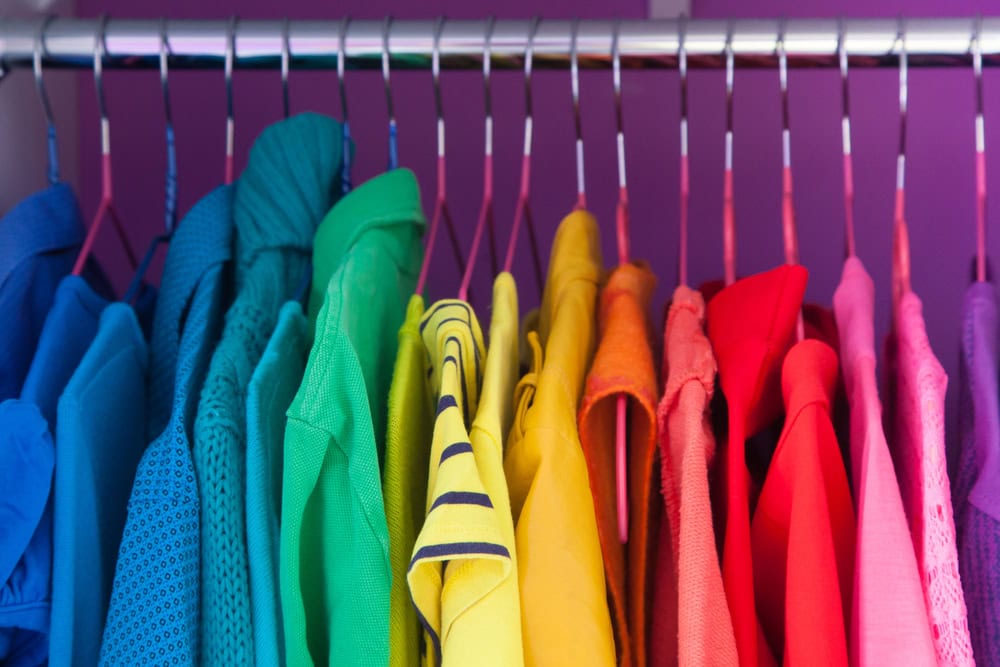 haine de diferite culori